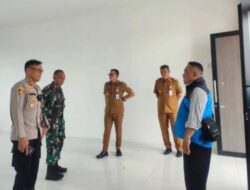 Untuk Antisipasi Banjir, Polsek Ciledug Tangerang Kota dan Tiga Pilar Pindahkan Logistik Pemilu ke Gedung Sekolah 