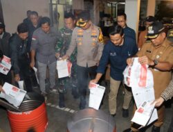 Disaksikan Kapolres dan Pj Walikota, 16.607 Surat Suara Rusak Dimusnahkan KPUD Kota Tangerang