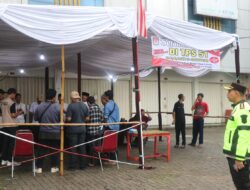 Hari Pencoblosan TPS Kebanjiran, KapolresMetro Tangerang Kota Pindahkan Logistik Pemilu ke Tempat Aman