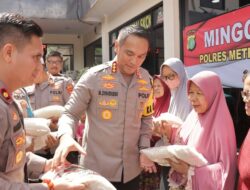 Jelang Bulan Ramadhan 1445 H,  Polsek Cengkareng  Santuni 30 Anak Yatim dan Salurkan 300 Paket Beras 