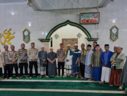 Laksanakan Subuh Keliling, Kapolsek Grogol Petamburan  Edukasi Warga Antisipasi Tawuran di Bulan Ramadhan 