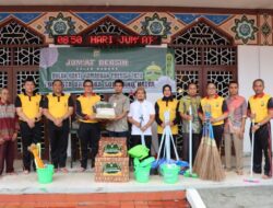 Polresta Soetta Gelar Jumat Bersih dan Beri Bantuan Sembako