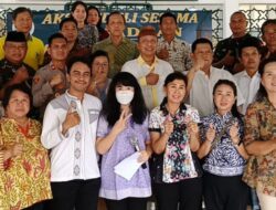 Aksi Peduli Sesama Ramadhan, Kapolsek Cengkareng  Bagikan Paket Sembako di Duri Kosambi