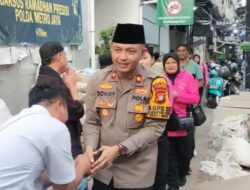 Bansos Ramadhan Presisi, Polsek Tambora Sumbang 50 Sak Semen ke Masjid Jami Al-Mutaqien Duri Utara