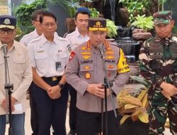 Tinjau Stasiun Pasar Senen, Kapolri Pastikan Pemudik Terlayani dengan Baik