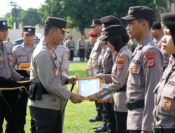 Kapolda DIY Serahkan Penghargaan kepada 10 Personel dan 3 PNS Berprestasi