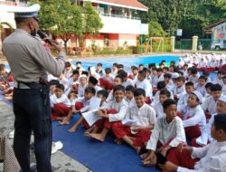 Satlantas Polres Jakbar Sosialisasi Keselamatan Berkendara dan Bahaya Narkoba  di SDN Srengseng 05 Pagi