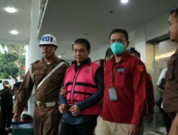 Tersangka Impor Gula SMIP Ditetapkan, Eks. Kakanwil Ditjen Bea dan Cukai Riau Ronny Rosfyandi