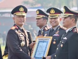 Kapolda Jatim Beri Penghargaan kepada Kapolres Tulungagung Dinilai Berprestasi