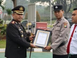 Kapolres Bandara Soetta Serahkan 79 Penghargaan Anggota Polri Atas Dedikasi dan Prestasi