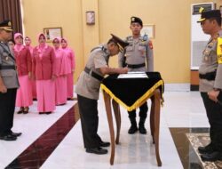 Kapolda DIY Pimpim Sertijab Ka SPKT dan 14 Purna Tugas Personel Polda DIY