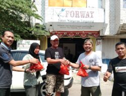 Merayakan Idul Adha, FORWAT Bagikan Daging Hewan Kurban di Karawaci Tangerang