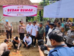 Program Bedah Rumah Berlanjut, Kapolres Metro Tangerang Kota Lakukan Peletakan Batu Pertama di Pakuhaji