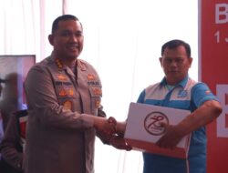 Sambut HUT Bhayangkara ke-78, Kapolresta Bandara Soetta Pimpin Penyaluran Bansos dan Bakkes Gratis
