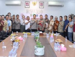 Ngopi Kamtibmas di Pos Satkamling Kedoya Utara, Kapolres Jakbar: Jaga Kamtibmas Jelang Pilkada Serentak 2024