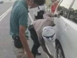 Kapolresta Bandara Soetta Apresiasi Personel Satlantas Bantu Masyarakat Ganti Ban Mobil