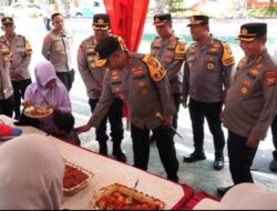 Dukung Program Pemerintah, Polres Bengkulu Utara Bagikan Makanan Bergizi Gratis untuk Masyarakat