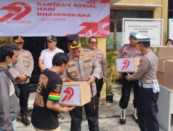 Sambut HUT Bhayangkara ke-79, Polres Metro Bekasi Kota Gelar Bakti Kesehatan dan Bagikan Sembako