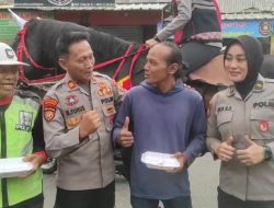 Tak Hanya Berbagi Nasi Kotak, Den Turangga Baharkam Polri Tebar Rasa Aman dan Nyaman di Tengah Masyarakat