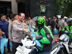 Kapolda Metro Jaya Gelar Jumat Peduli, Ojol Siap Jadi Mitra Jaga Jakarta