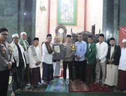 Kapolres Metro Tangerang Kota Sholat Jumat di Teluknaga, Ajak Warga Cegah Tawuran dan Narkoba