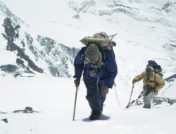 Badai Salju di Gunung Everest, Seorang Pendaki Tewas dan Ratusan Orang Diselamatkan
