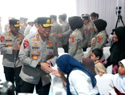 Wakapolri Beri Bansos kepada Warga Sekitar SMA Kemala Taruna Bhayangkara Bogor