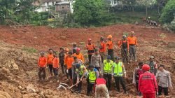 Polri Kerahkan 155 Personel, 4 Anjing Pelacak dan Perkuat Operasi SAR Longsor Cibeunying 21 Warga Tertimbun