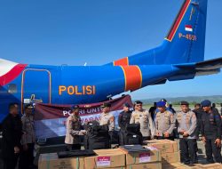 Tim Baharkam Polri Tiba di Aceh, Serahkan Bantuan Logistik SAR dan Kesehatan dengan Pesawat Polri CN 296/P-4501