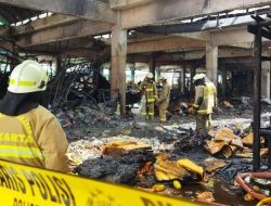 350 Kios Pasar Induk Terbakar Kerugian Capai Rp 10 Miliar, Pramono Pastikan Akan Direnovasi