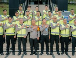 Kapolda Sumbar Terima Bantuan 9 Kendaraan Operasional dan Truk Sembako dari Korlantas Polri