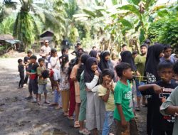 Unit K-9 SAR Ditpolsatwa Korsabhara Baharkam Polri Gelar Trauma Healing bagi Anak-anak Korban Banjir di Tapanuli Selatan