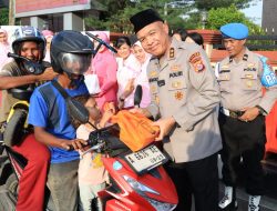 Bagikan 300 Takjil, Kapolda  Banten: Ingin Bantu Masyarakat Berbuka Puasa Tepat Waktu