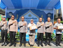 Jelang Lebaran, Kapolri Salurkan Tali Asih dan Sembako kepada Personel Polri