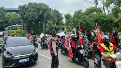 Kawal Aksi Damai, Personel Ditsamapta Baharkam Polri Beri Pelayanan Humanis di Tugu Proklamasi
