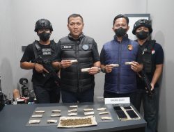 Polda Metro Jaya Gagalkan Peredaran Ganja 107 Gram Dalam Drum Pakan Ikan di Kota Tangerang
