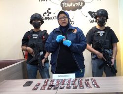 Penyidik Ditresnarkoba Polda Metro Jaya Amankan Seorang Pemilik 30 Cartridge Etomidate di Jakbar