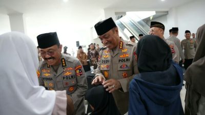 Revitalisasi Masjid Panggilan Sujud, Wakapolri Berbagi Kebahagiaan Bersama Anak-anak Yatim