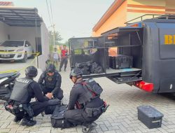Tim Gegana Brimob Tangani Drone Angkut Menyerupai Granat Teror Pengacara di Depok