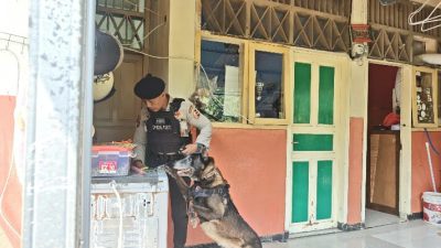 Tim K-9 Ditpolsatwa Sterilisasi SDN Srengseng Sawah 15 Jaksel Usai Ancaman Bom, Lokasi Dipastikan Aman