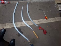 Patroli Jaga Jakarta Sita 4 Sajam dari 6 Pemuda Terduga Tawuran di Depok