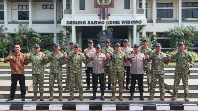 Perkuat Sinergitas, Kapolda Metro Jaya dan Pangdam Jaya Sambangi Mako Kopassus di Cijantung