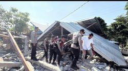 Gerak Cepat, Personel Polres Manggarai Timur Amankan Bank BRI KCP Borong yang Rusak Berat Akibat Gempa