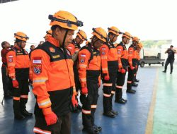 Terus Bergerak, Polri Kembali Kirim Personel K9 dan 2,5 Ton Logistik untuk Korban Gempa NTT