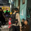 Brimob Polda Metro Jaya Amankan 2 Pemuda dan Sita Celurit Diduga Hendak Tawuran di Lubang Buaya