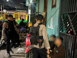 Brimob Polda Metro Jaya Amankan 2 Pemuda dan Sita Celurit Diduga Hendak Tawuran di Lubang Buaya